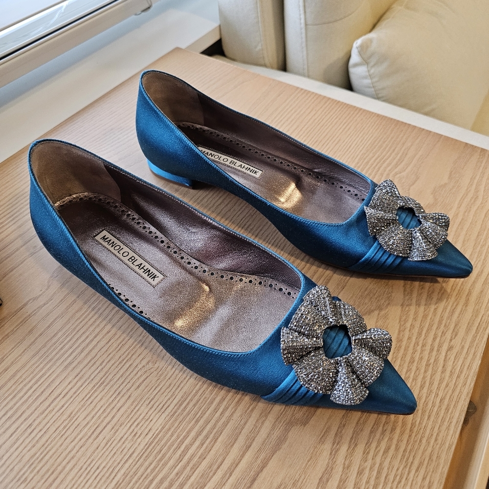 Manolo Blahnik Sinal Wave-Embellished Buckle Satin Flats, Blue - Picture 6 of 8